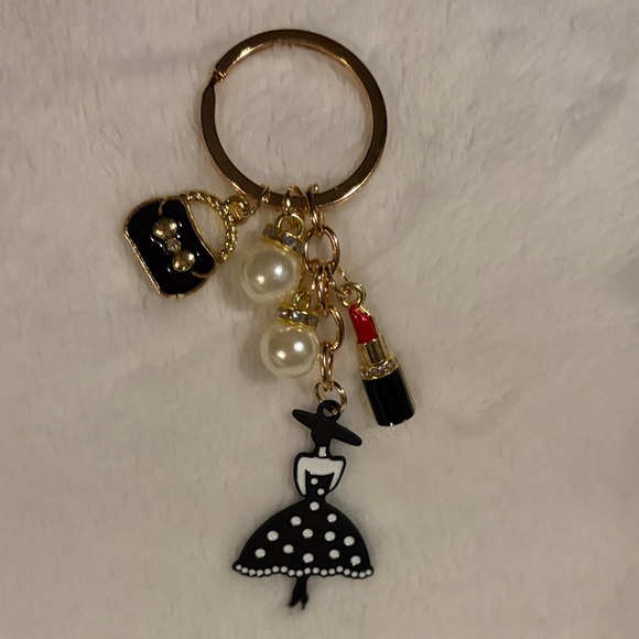 Source Unknown Accessories - Chic Keychain with Faux Pearls NWOT